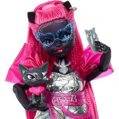 Monster High Catty Noir Core Doll With Pet Cat Amulette and Accessories