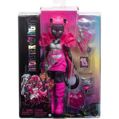 Monster High Catty Noir Core Doll With Pet Cat Amulette and Accessories