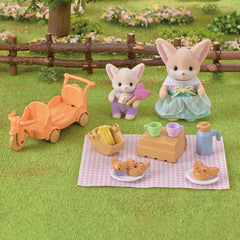 Sylvanian Families - Sunny Picnic Set Fennec Foxes and 2 Dolls