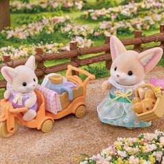 Sylvanian Families - Sunny Picnic Set Fennec Foxes and 2 Dolls